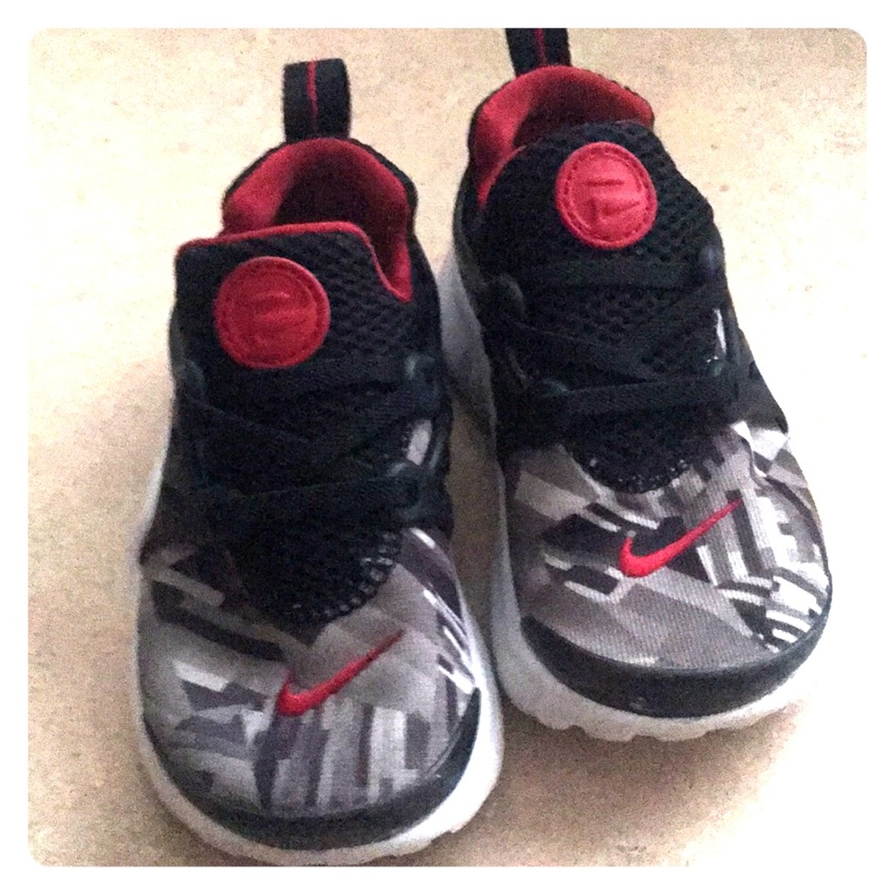 Toddler Nike sneakers